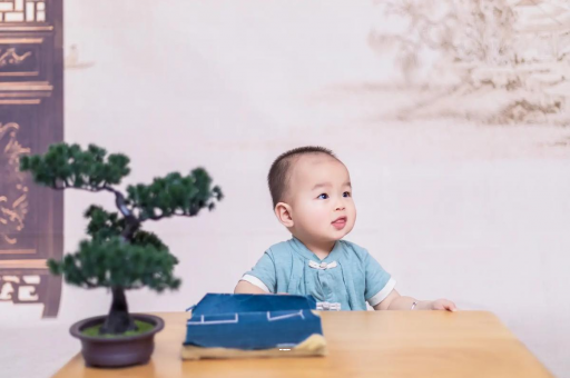 华容宝宝6个月可以坐吗